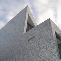 Façade murale extérieure Bande extérieure Bardage mural en aluminium Latte métallique Façade murale décorative Panneaux de revêtement 3D
