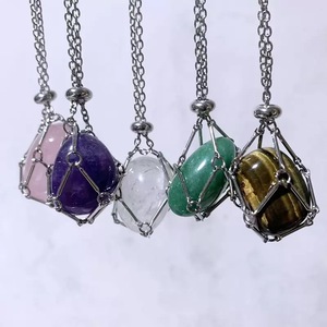 Nouvelle Arrivée Conception Simple Cristal Naturel Pendentif Quartz Pierres Précieuses Pendentif Corde Chaîne - Product Image 1