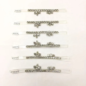 Neustil Strassoberfläche mit handnagelglas und Diamantsandalenoberfläche verziert mit Diamantschuhmaterial