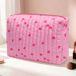 Bolsa <span class=keywords><strong>de</strong></span> Aseo Acolchada <span class=keywords><strong>con</strong></span> Estampado <span class=keywords><strong>de</strong></span> Corazones y Diseño Coquette para Mujer, <span class=keywords><strong>de</strong></span> Algodón TC, Gran Capacidad, para Viajes - Product Image 6