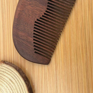 Vendita calda disponibile con Logo Laser personalizzato pettine in legno uso domestico classico strumento di massaggio tascabile antistatico naturale per il cuoio capelluto - Product Image 3