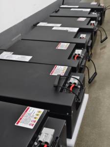 Batterie de chariot de golf 72 volts, batterie lithium-ion Lifepo4 72v 50ah 100ah 150ah avec BMS intelligent et télécommande - Product Image 4