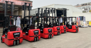 Carretilla elevadora de 3 ruedas con certificado CE, carretilla elevadora eléctrica pequeña de 1,5 toneladas y 2,0 toneladas, carretilla elevadora de 3 ruedas para pasillo estrecho para contenedor - Product Image 2