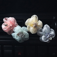 Nouveau Clip d'Aromathérapie Floral en Tissu de Style Chinois pour Grille d'Aération de Voiture pour Femme - Clip de Parfum Haut de Gamme pour Grille d'Aération de Voiture