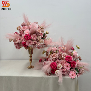 NUEVO Arreglo Floral para Boda en Rosa y Rojo con Hierba de Pampas, Decoración Floral Artificial Personalizada para Bodas - Product Image 1