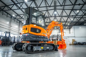 Lamping Small <span class=keywords><strong>2</strong></span>.<span class=keywords><strong>5T</strong></span>/0.08m3 Rupsgraafmachine Cdm6025/Lg60205 Met Cabine En Rubberen Rupsband - Product Image 6