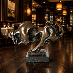 Sculpture de taureau en bronze coulé artisanal - Patine à fort contraste, pièce personnalisable de qualité muséale - Product Image 3