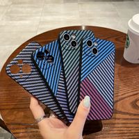 Nouvel étui de protection en carbone tout compris pour IPhone15 Pro Max étui de téléphone portable souple couleur de contraste pour hommes 11/12