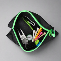 Sac de rangement pour accessoires de golf en polyester noir, petit format, avec fermeture éclair et clip, pour événements promotionnels, personnalisable avec logo de marque, idéal comme pochette cadeau pour activités sportives en extérieur.