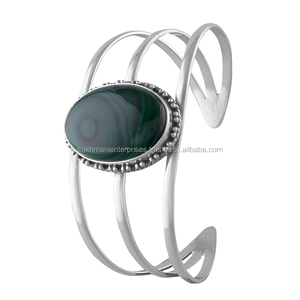 Bracelet manchette en argent sterling 925 avec malachite, pierre précieuse verte naturelle ovale sertie clos, bijou statement pour femme, à porter au quotidien - Product Image 2