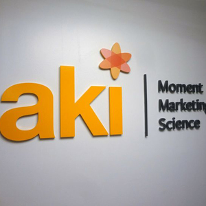 Vente en gros de lettres acryliques découpées au laser Prix direct d'usine pour les chaînes de magasins, les <span class=keywords><strong>franchises</strong></span> et la décoration d'événements promotionnels - Product Image 4