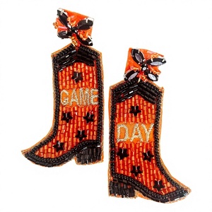 Boucles d'oreilles artisanales CRYSTAL CRAFT en forme de bottes de cowboy, perlées, pour femmes, thème patriotique, Jour de la Mémoire, orange, noir, blanc, bleu, en tissu, personnalisables - Product Image 1