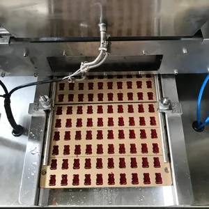 स्वत: सस्ते फल चिपचिपा दूध शहद कैंडी उत्पादन लाइन कारमेल मीठी टकसाल नरम चीनी टॉफ़ी हार्ड कैंडी बनाने की मशीन