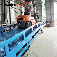 Plateforme élévatrice mobile à entraînement hydraulique avec rampe, capacité de 10 tonnes, roues à pneus pleins, construction en acier au carbone