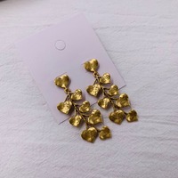 Pendientes de Plata con Baño de Oro, Diseño de Hoja y Flor, con Forma de Corazón de Durazno