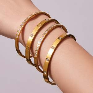 Bracelet à fermoir géométrique en acier inoxydable électroplaqué Mili avec zircon, style européen et américain, polyvalent pour un port superposé - Product Image 4