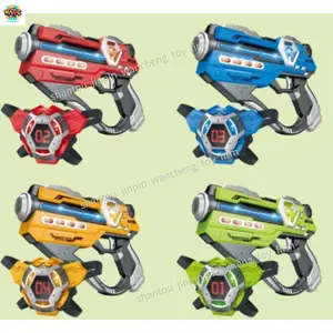 Pistola Laser Tag Set di 4 con giubbotti di visualizzazione a LED digitale, pistola giocattolo multifunzione a infrarossi, Lazer Tag regalo giocattolo per bambini adolescenti