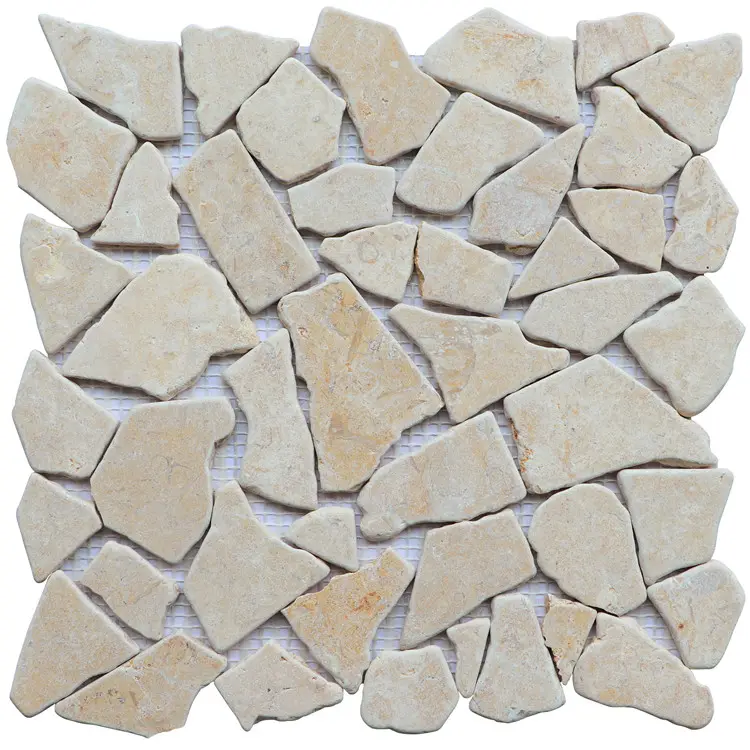 Mosaico di ciottoli in pietra naturale di forma irregolare in travertino