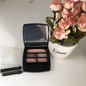 Paleta de Sombras de Ojos Mineral de Cuatro Colores de Lujo, Alta Pigmentación, Resistente al Agua, Larga Duración, Acabados Luminosos/Mate/Brillantes, 6G - Product Image 4