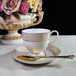 Vente en gros de <span class=keywords><strong>vaisselle</strong></span> en céramique, design moderne personnalisé, service de <span class=keywords><strong>vaisselle</strong></span> en porcelaine de style anglais à bords dorés, service de table en porcelaine osseuse - Product Image 5