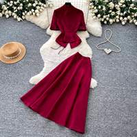 Ensemble élégant 2 pièces pour femme : haut à manches courtes avec ceinture à nouer et jupe longue taille haute – Tenue d'été ajustée pour le quotidien
