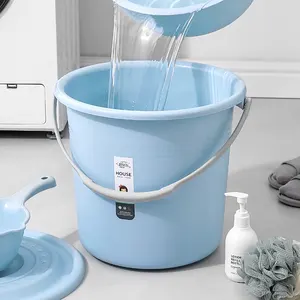 Vente en gros seau d'eau de bain portable en plastique avec poignée bleu seau de nettoyage en plastique vert rose