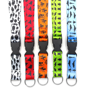 Cordon de cou rétractable en polyester avec logo personnalisé, impression sérigraphique, porte-badge et porte-clés - Product Image 2