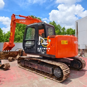 Excavatrice sur chenilles Hitachi EX135US d'occasion, très bien entretenue, du Japon, capacité 13,5 tonnes, 95% neuve, moteur et pompe inclus, matériel de terrassement - Product Image 3