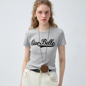 <span class=keywords><strong>T</strong></span>-<span class=keywords><strong>shirt</strong></span> à manches courtes en tricot côtelé pour <span class=keywords><strong>femme</strong></span> VEGA CHANG, coupe slim, avec impression de lettres Ciao Bello en <span class=keywords><strong>gris</strong></span>, pour un style décontracté - Product Image 1