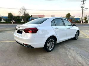 Pour Emgrand 2018 1.5 CVT, berline automatique d'<span class=keywords><strong>occasion</strong></span> à conduite à gauche, intérieur foncé, sièges en cuir, caméra de recul, pour l'exportation - Product Image 3