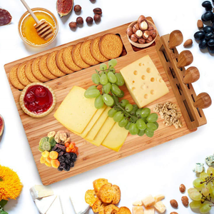 Ensemble de planche à <span class=keywords><strong>fromage</strong></span> en bambou, planche de service de craquelins à viande et ensemble de 4 couteaux à <span class=keywords><strong>fromage</strong></span> Cadeaux uniques <span class=keywords><strong>pour</strong></span> <span class=keywords><strong>Noël</strong></span> - Product Image 2