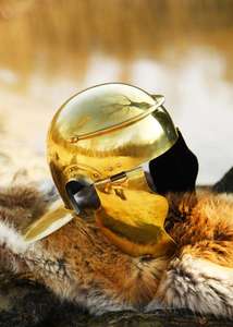 Casco Decorativo Estilo Centurión Romano, Escudo Tradicional Plateado/Dorado, Artesanía Metálica para Festivales, Exposiciones y Decoración Temática - Product Image 3