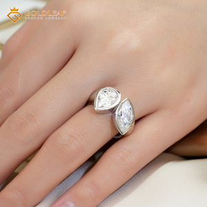 Anillo de Compromiso de Plata 925 con Moissanita Corte Pera Marquise, Diseño Personalizado Goldleaf, Engaste de Bisel Clásico Unisex, Certificado GRA, 7.5g - Product Image 4