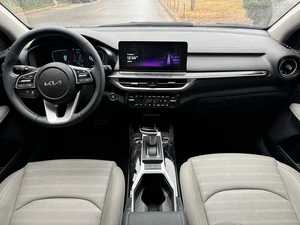 Kia K3 berline automatique d'occasion, 1.6L essence, faible kilométrage, véhicule d'occasion, prêt à l'exportation, en stock - Product Image 6