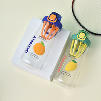 Bouteille d'eau portable anti-fuite avec couvercle à verrouillage rapide et filtre mélangeur intégré en plastique de qualité alimentaire, motif fruits, pour le camping