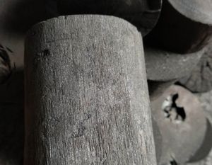 Carbón de Eucalipto Blanco/Negro de Alta Calidad en Forma de Trozos, Producido para la Industria Química a partir de Madera de Eucalipto, Hecho en Vietnam - Product Image 2