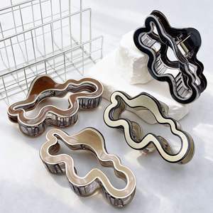 Pinza de Pelo Acrílica de Alta Calidad con Diseño Irregular para Mujer, Accesorios para el Cabello - Product Image 3