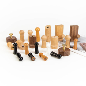 Ganchos de pared de madera maciza de haya, forma poligonal, tipo montado en la pared, para ropa detrás de puertas o en paredes - Product Image 1
