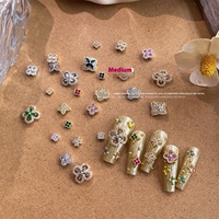 Nouveaux accessoires de manucure en alliage de luxe 3D, trèfle à quatre feuilles, petits strass décoratifs pour ongles, vente en gros