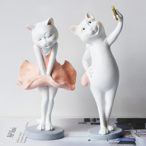 Selfie Cat Sculpture Resin Figurine Animal Shape Home Decoration Artistic Craft Ornament Birthday Gift Desktop Decor - Product Image 1