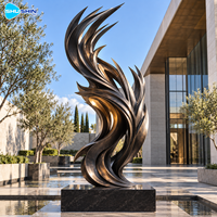 Sculpture abstraite moderne en bronze, flamme, finition artisanale en laiton et cuivre, art personnalisé pour hôtel, cour, parc culturel, place publique