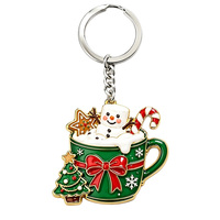 Porte-clés en émail personnalisé, pendentif mascotte de Noël en forme de tasse de dessin animé, porte-clés en métal moulé sous pression, fournisseur OEM en gros de cadeaux de fin d'année