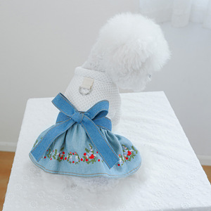 PETCIRCLE Ropa para Mascotas - Nueva Colección Otoño/Invierno: Falda Vaquera con Estampado Floral - Product Image 1