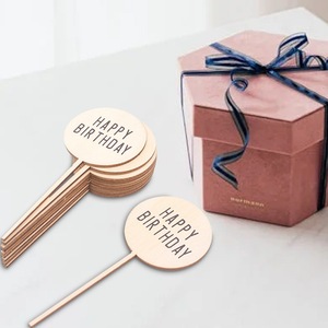 Adorno de madera redondo para tartas con diseño de feliz cumpleaños, ideal para fiestas y decoración transfronteriza. - Product Image 1
