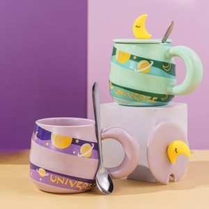 แก้วกาแฟลายการ์ตูนสร้างสรรค์ 400 มล. ลายดวงจันทร์และดาวเคราะห์ แก้วเซรามิกน่ารัก แก้วของขวัญ แก้วกาแฟเซรามิกพร้อมฝา ขายส่ง - Product Image 4