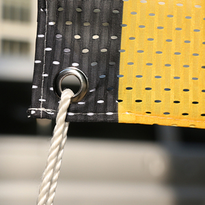 Bannière en maille personnalisée couleur pour marque d'entreprise, idéale pour la publicité immobilière, durable, résistante au vent, pour clôture ou barrière. - Product Image 3