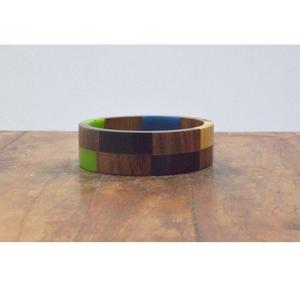 Elegantes Brazaletes de Resina y Madera Elaborados con Madera Natural y Resina, Joyería Artesanal con Estilo para Atuendos Tradicionales y Modernos - Product Image 4