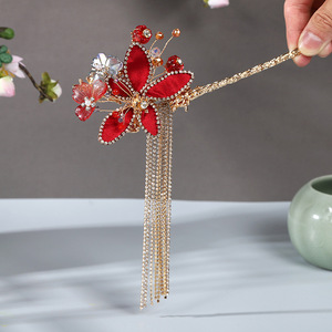 Épingle à cheveux rouge faite à la main de style antique, coiffe Hanfu, jupe à volants, cheongsam, épingle à cheveux luxueuse pour chignon avec pompons. - Product Image 5