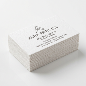 Biglietto da Visita Artigianale Premium con Stampa Tipografica, Goffratura Scolpita e Lamina Metallica Dorata su Cartoncino Pesante in Cotone da 600GSM - Product Image 5