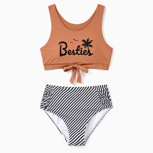 بدلة سباحة عائلية مخصصة متطابقة من قطعتين طقم بكيني من أوراق الأزهار ملابس بحر طقم ملابس سباحة للنساء والرجال من 5 قطع - Product Image 4